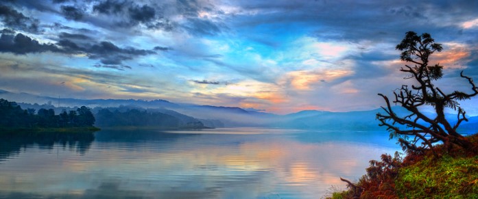 Jezioro Umiam — spektakularny sztuczny zbiornik wodny